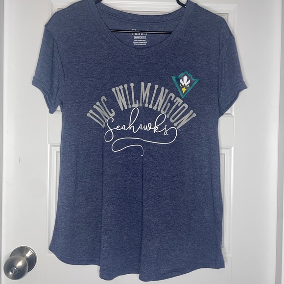 Women’s Medium UNC Wilmington Seahawks Blue T-Shirt - Picture 1 of 3